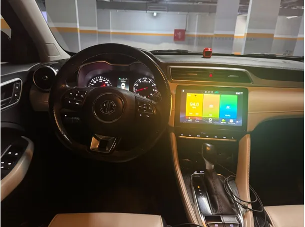 Car image 14
