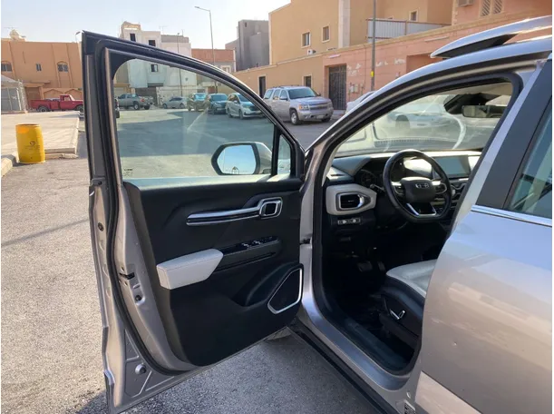 Car image 10