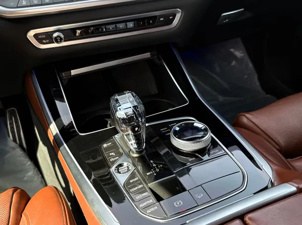 Car image 19