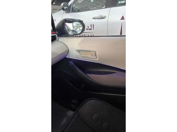 Car image 25