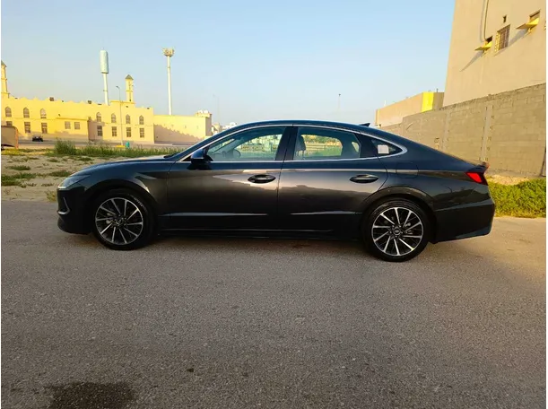 Car image 8