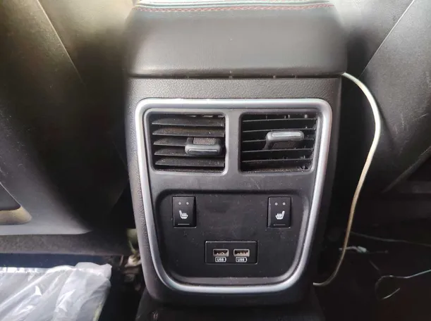 Car image 27