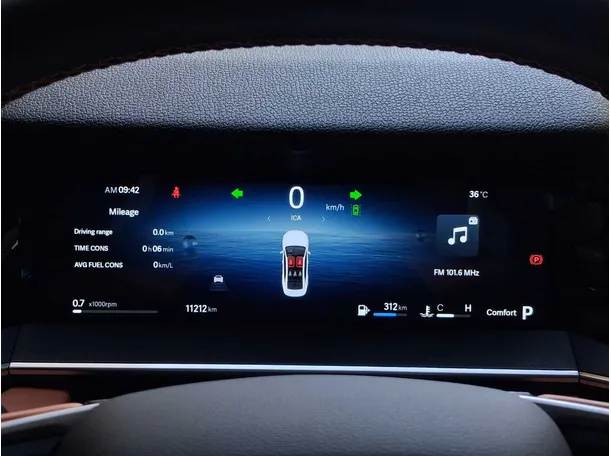 Car image 19