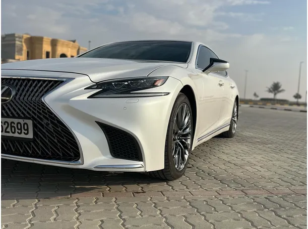 2018 لكزس LS500 في العين