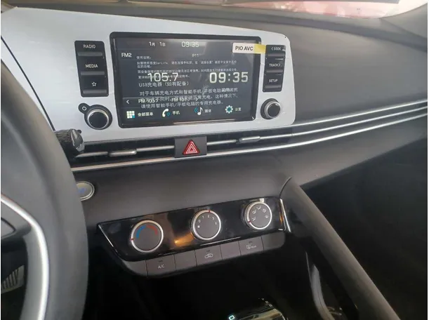 Car image 14