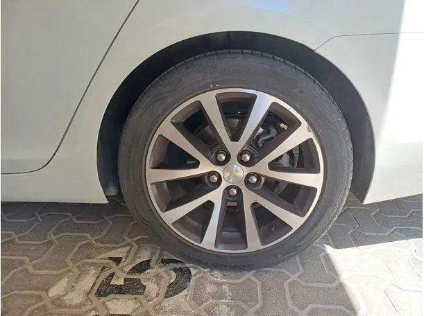 Car image 9
