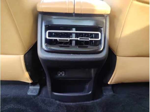 Car image 28