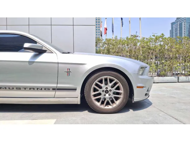 Car image 9