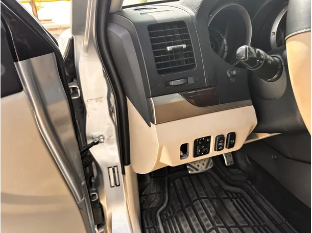 Car image 26