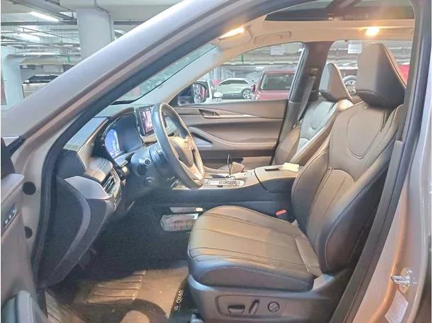 Car image 12