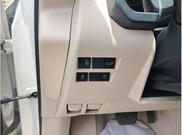 Car image 32