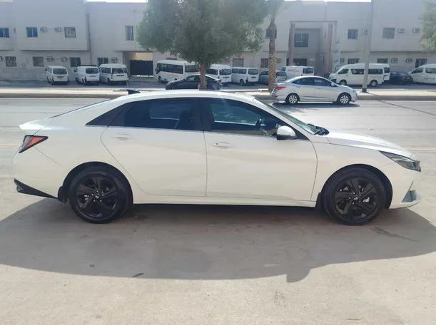 Car image 4