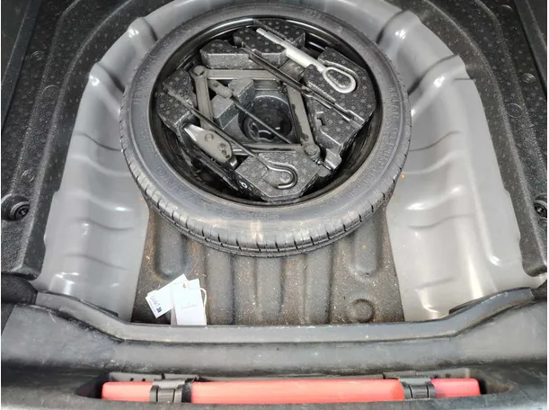 Car image 33
