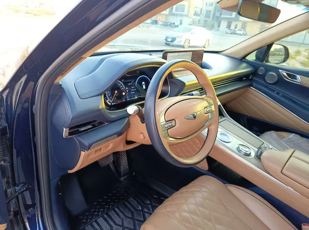 Car image 12
