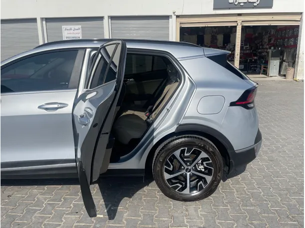 Car image 15