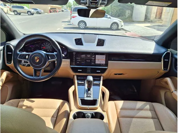 Car image 15
