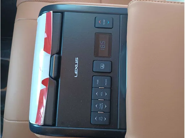 Car image 21