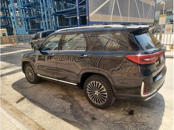 Car image 8