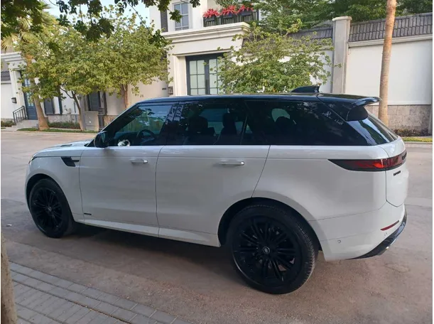 Car image 8