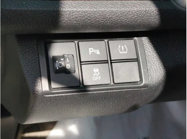 Car image 28