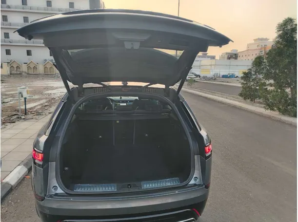 Car image 27