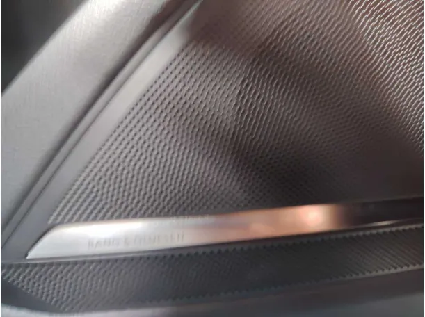 Car image 40