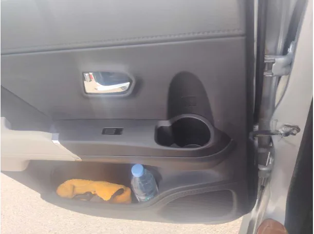 Car image 28