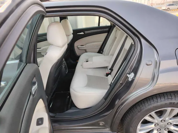 Car image 16