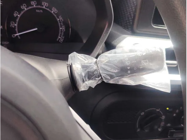 Car image 26