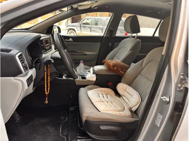 Car image 12