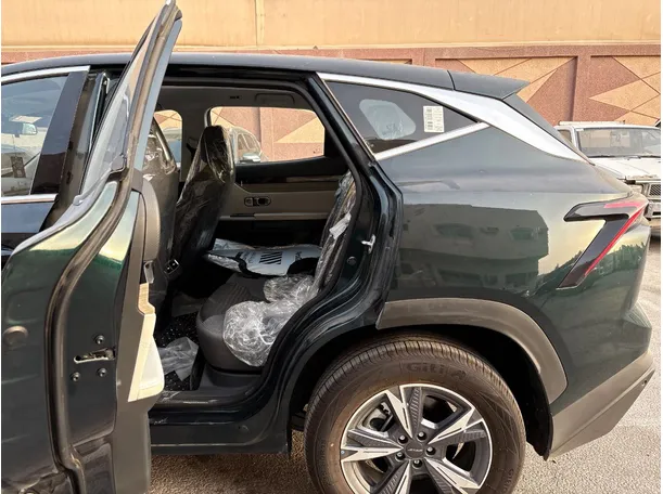 Car image 15