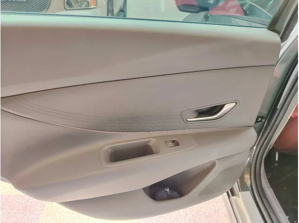 Car image 35