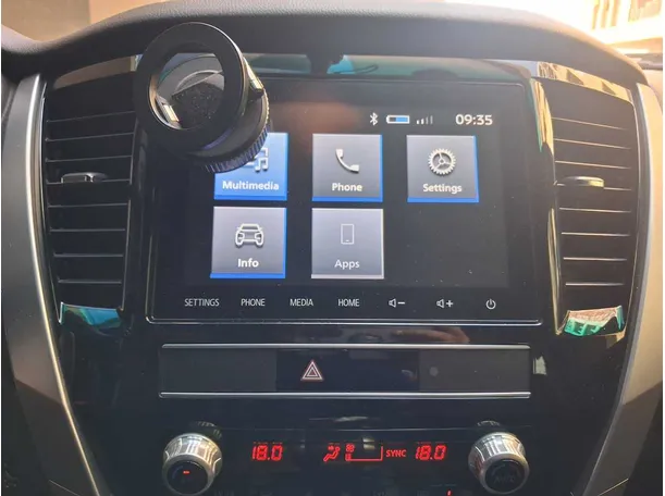 Car image 18