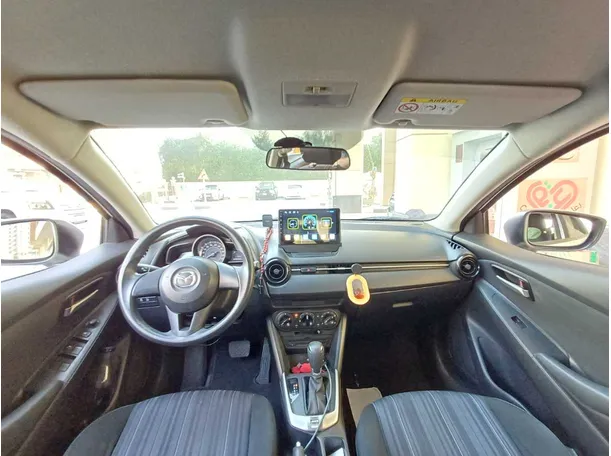 Car image 17