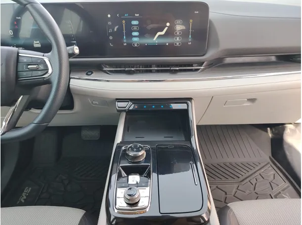 Car image 18
