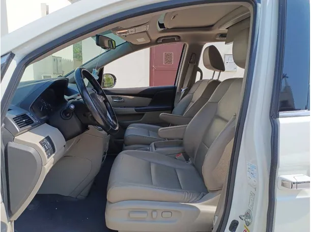 Car image 12