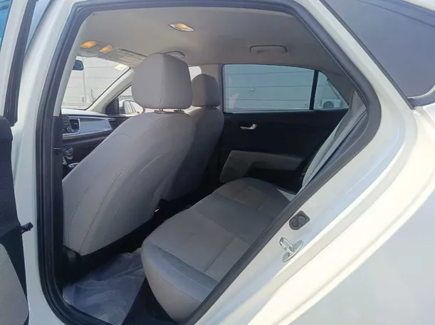 Car image 16
