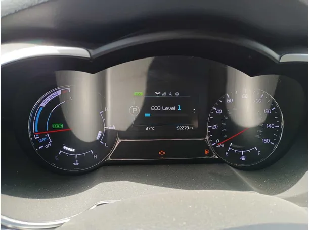 Car image 18