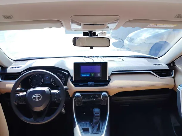 Car image 15