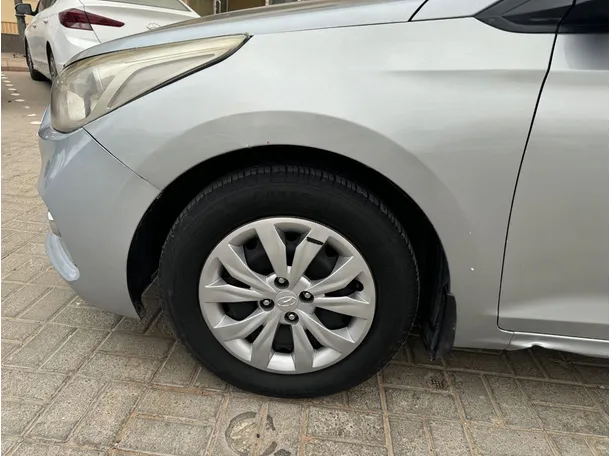 Car image 9