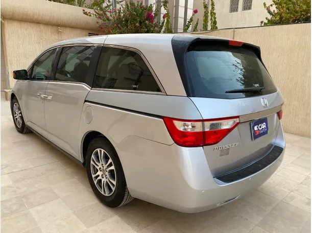 Car image 7