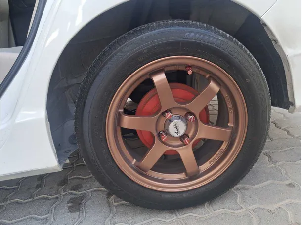 Car image 9