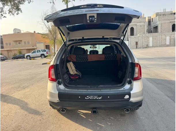 Car image 19