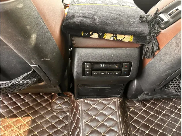 Car image 26