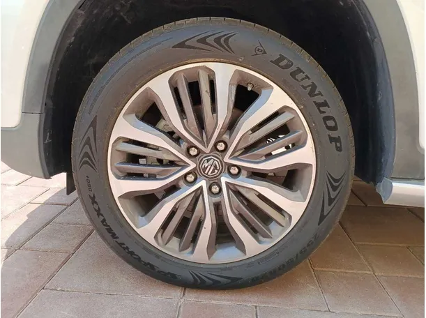 Car image 9