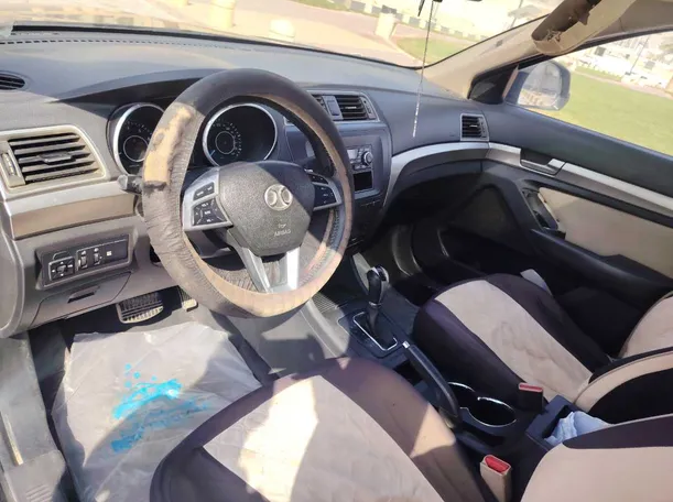 Car image 12