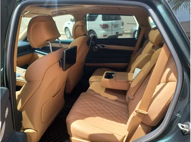 Car image 14