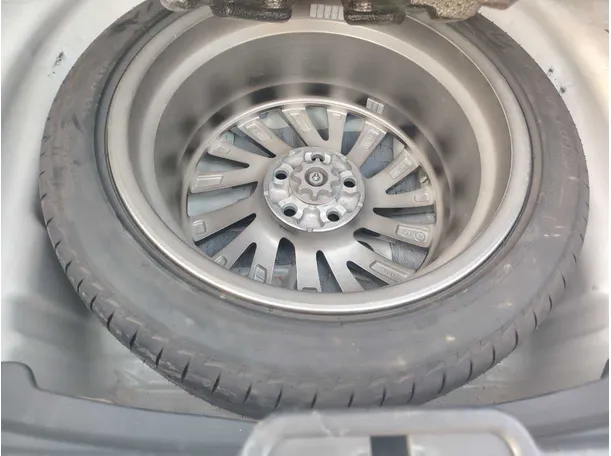 Car image 32