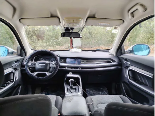 Car image 17
