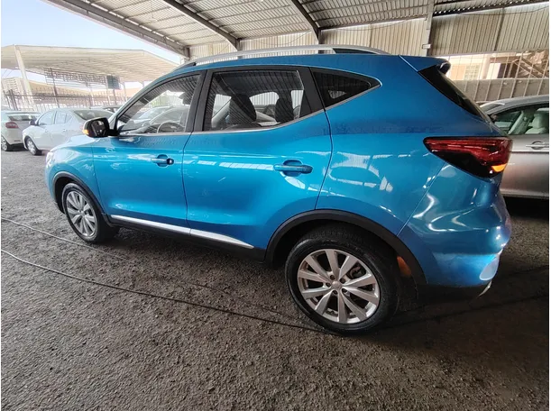 Car image 8